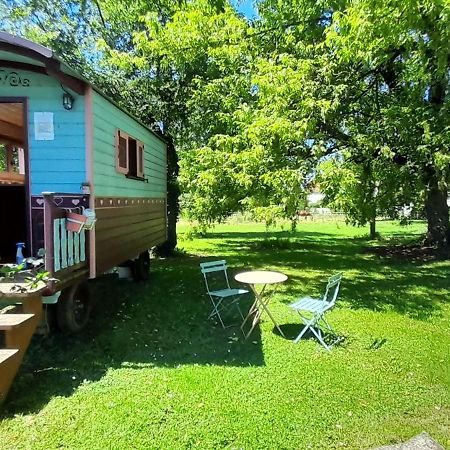 Les Roulottes Hotell Pouilly-sur-Vingeanne Eksteriør bilde
